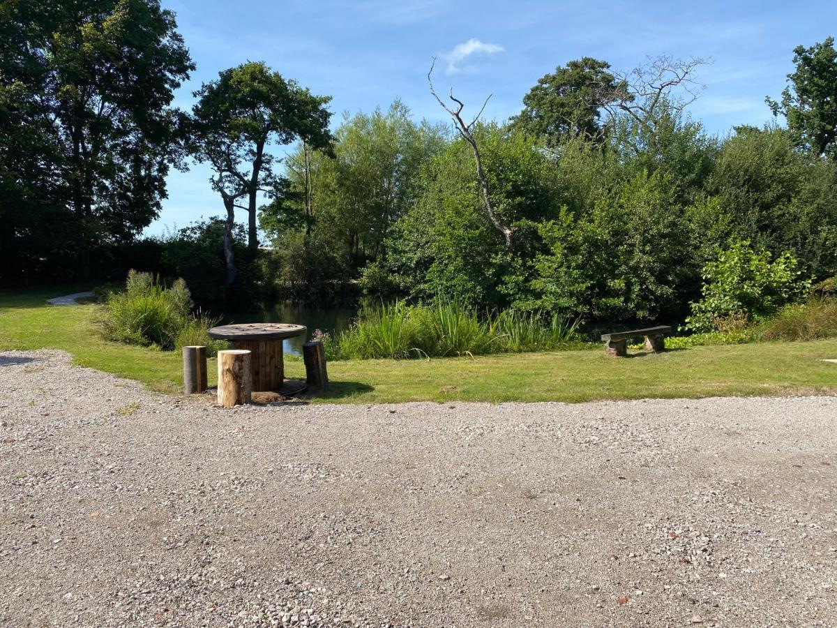 Kingfisher Cabin - Wild Escapes Wrenbury Off Grid Glamping - Ages 12 And Over Baddiley エクステリア 写真