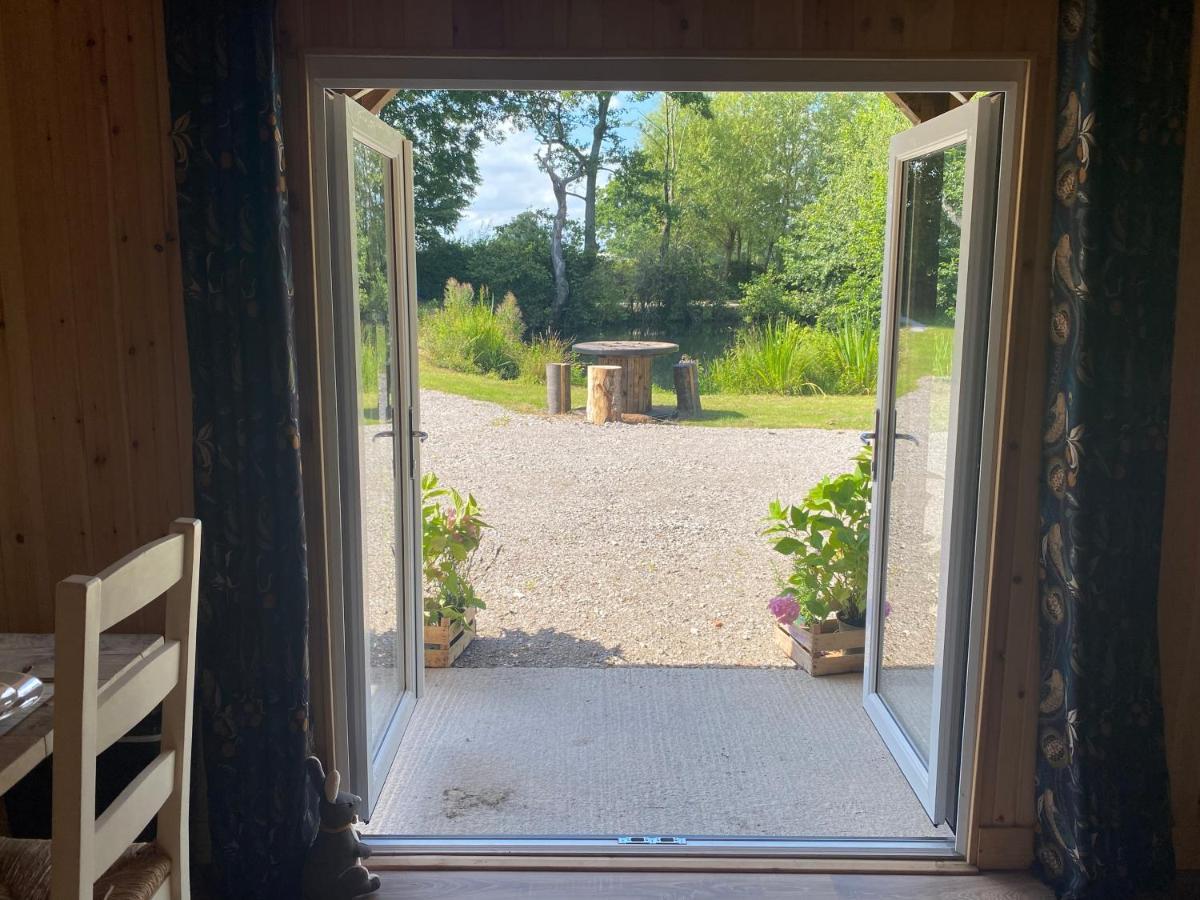 Kingfisher Cabin - Wild Escapes Wrenbury Off Grid Glamping - Ages 12 And Over Baddiley エクステリア 写真