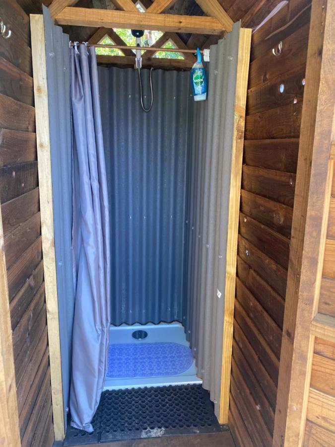Kingfisher Cabin - Wild Escapes Wrenbury Off Grid Glamping - Ages 12 And Over Baddiley エクステリア 写真