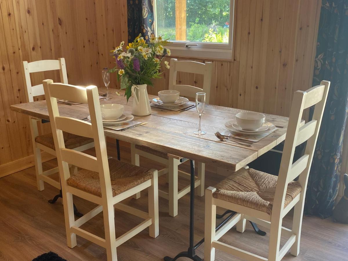 Kingfisher Cabin - Wild Escapes Wrenbury Off Grid Glamping - Ages 12 And Over Baddiley エクステリア 写真