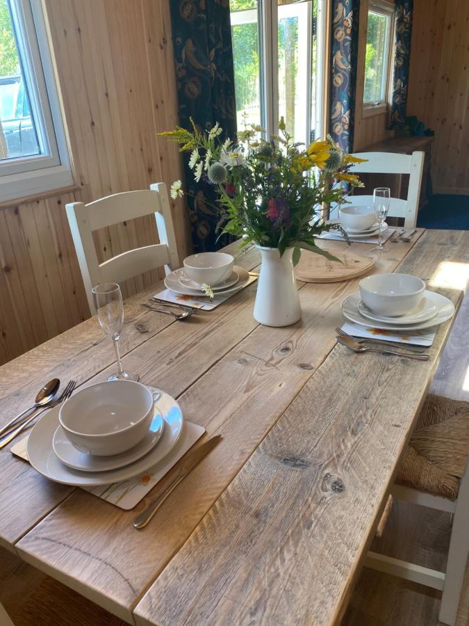 Kingfisher Cabin - Wild Escapes Wrenbury Off Grid Glamping - Ages 12 And Over Baddiley エクステリア 写真