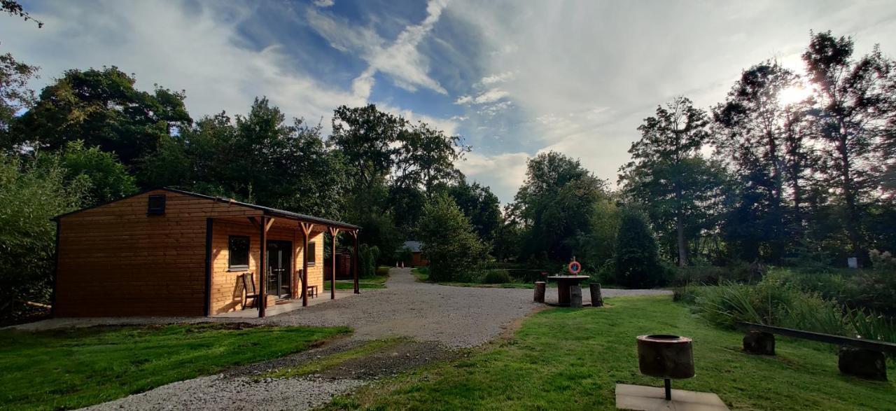 Kingfisher Cabin - Wild Escapes Wrenbury Off Grid Glamping - Ages 12 And Over Baddiley エクステリア 写真